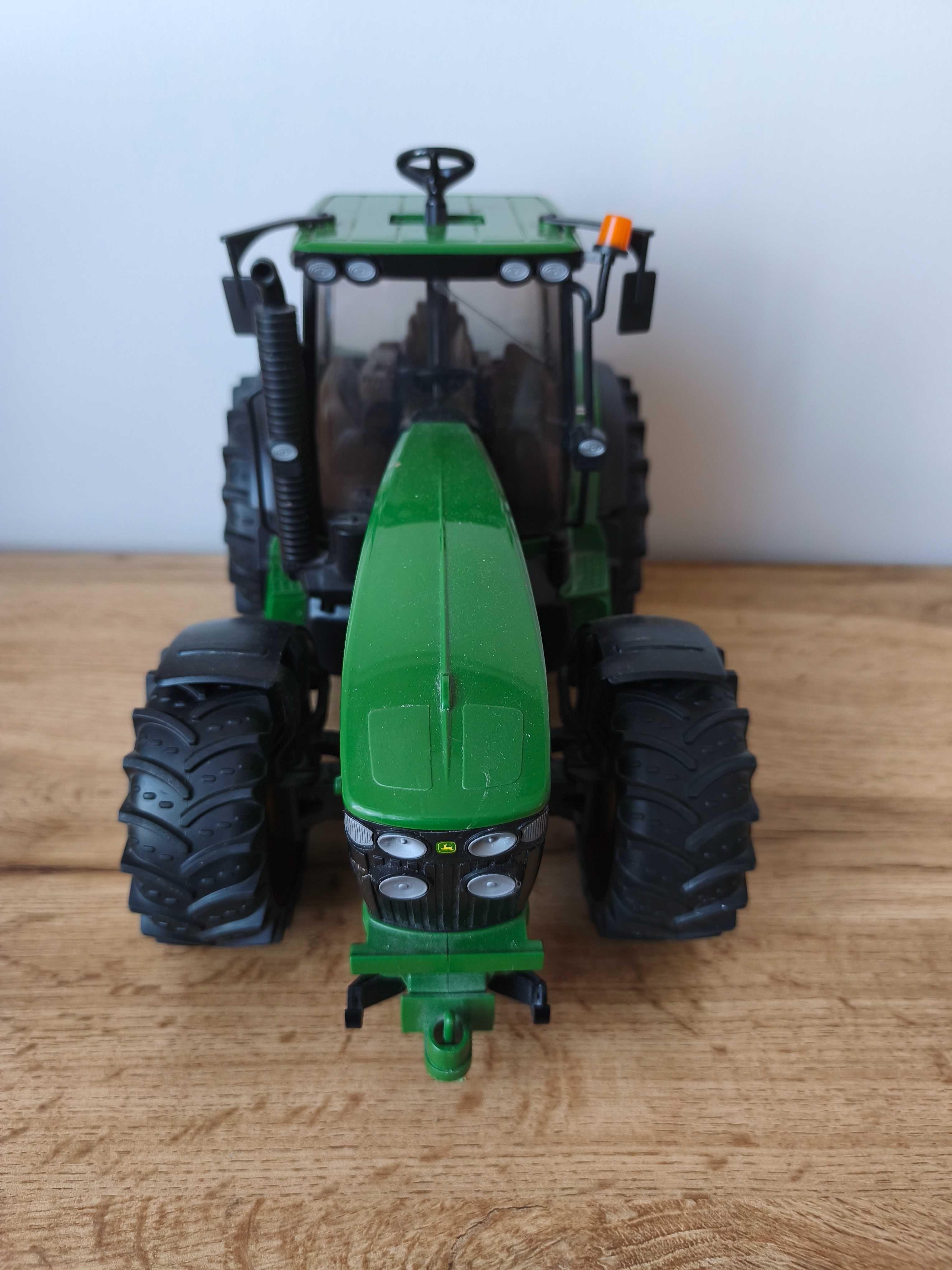 Traktor,ciągnik John Deere z kierownicą