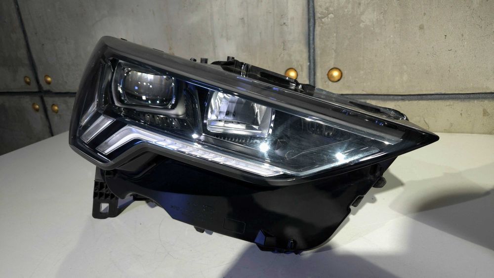 Audi Q3 83A фари Full LED оригінал Європа комплект