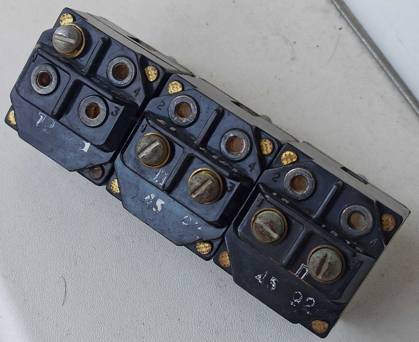 Выключатель 2ВГ-15К-2С двухполюсный герметизированный.