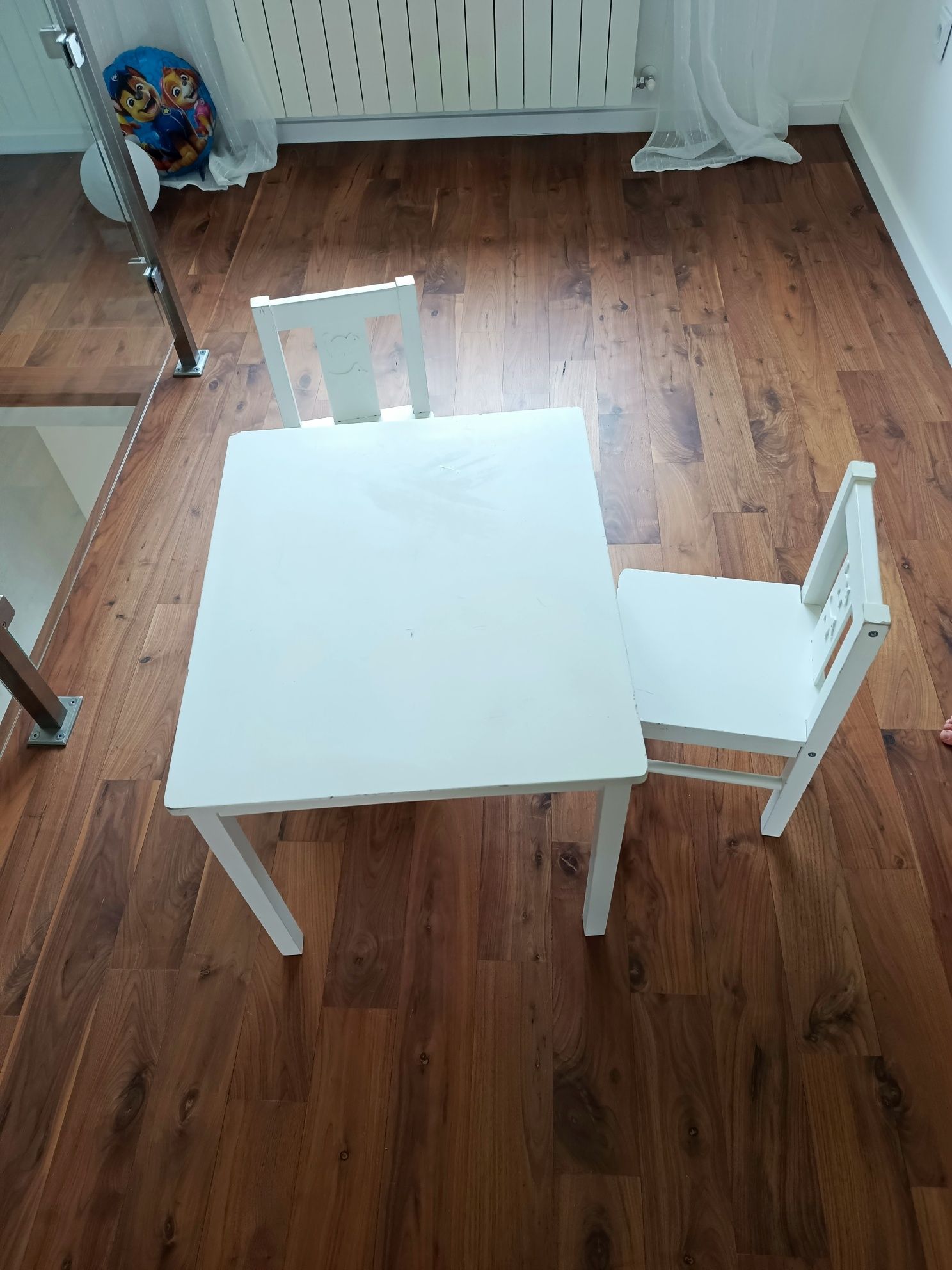 Stolik IKEA Kritter dwa krzesełka