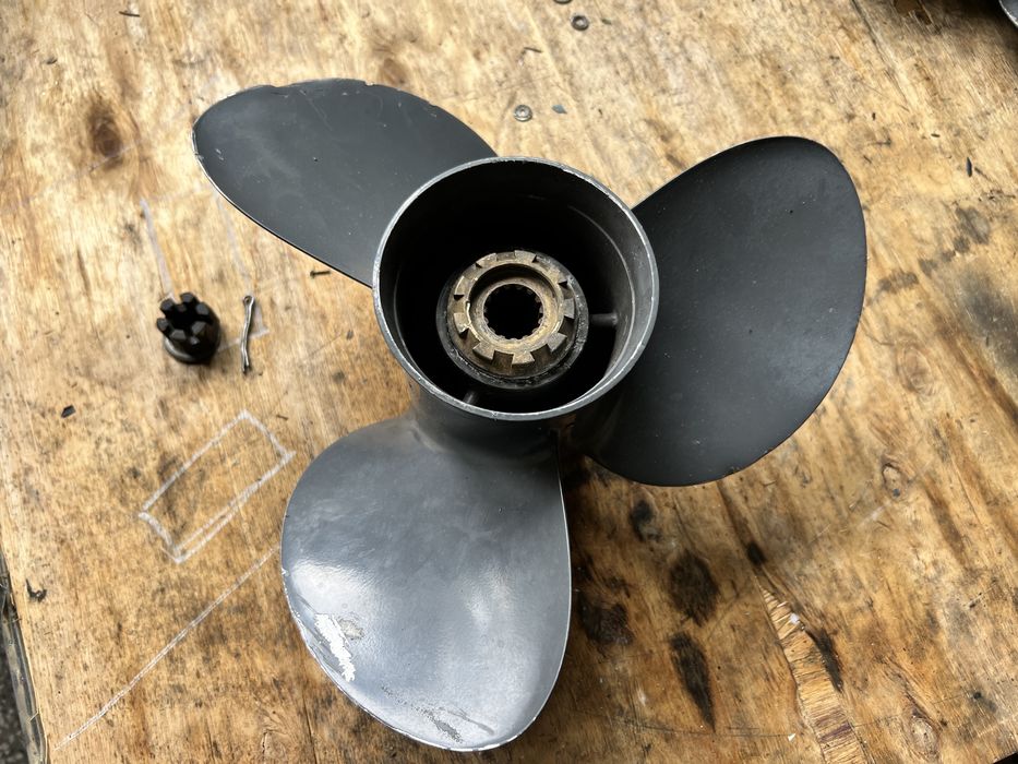 Śruba napędowa Solas Honda 13.5x15