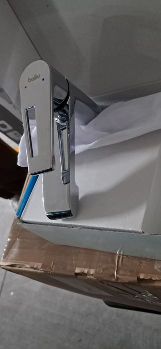 2 torneiras novas em caixa