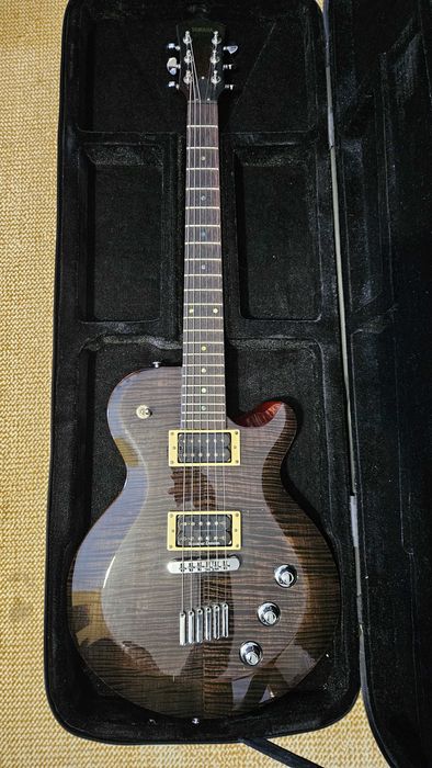 Guitarra Yamaha AES 620