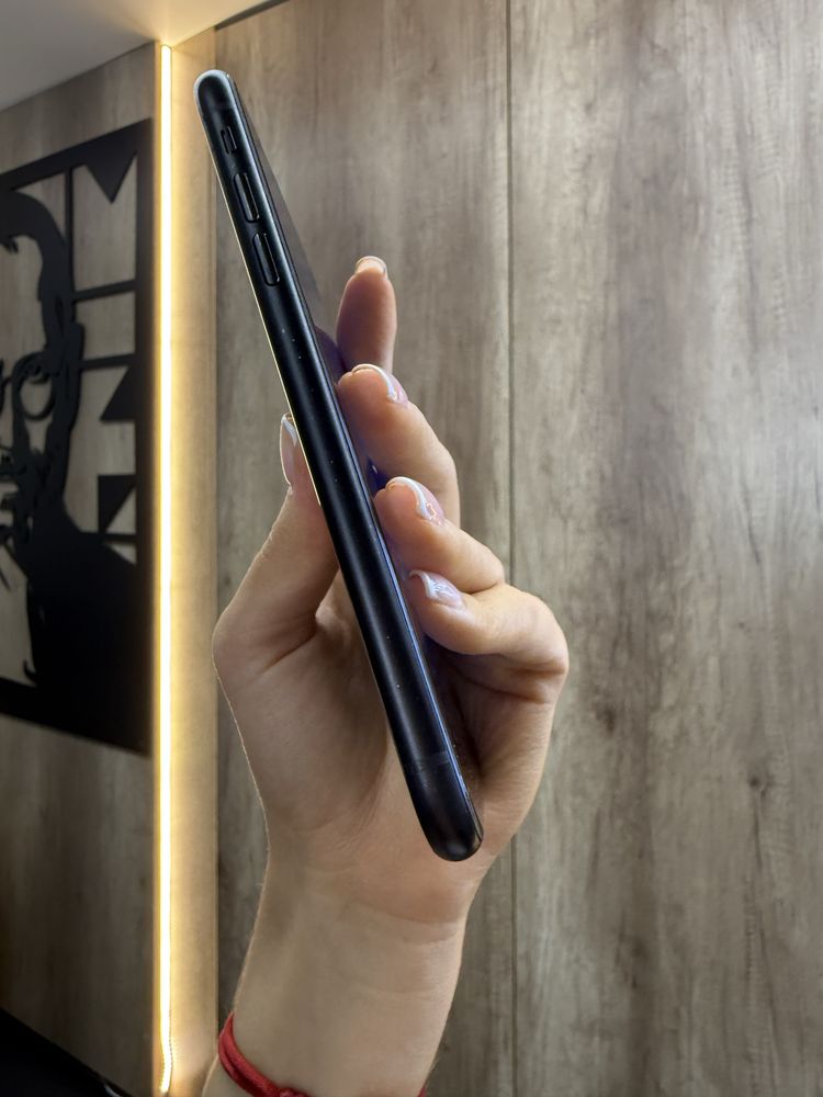 Used IPHONE XR 64 Black Neverlock Костюшка,5 igrand