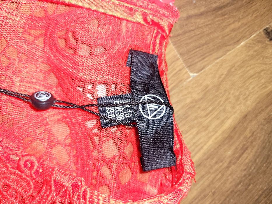 Sukienka czerwona koronkowa