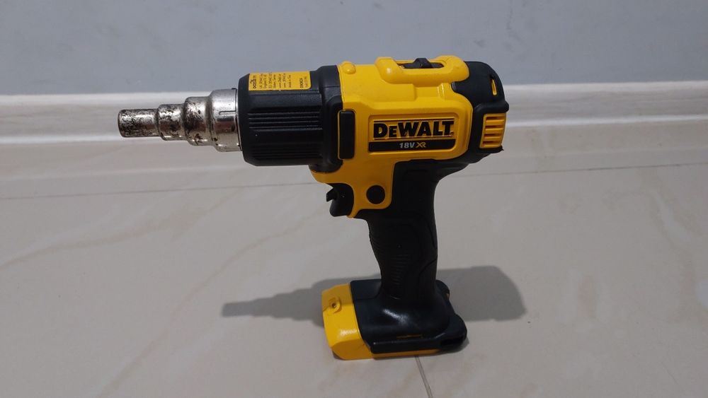 Акумуляторний пістолет гарячого повітря - фен DeWALT DCE530