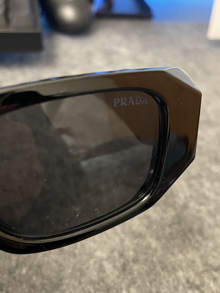 Oculos prada pretos