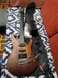 Guitarra electrica Ibañez (VENDO OU TROCO POR PIANO DIGITAL)