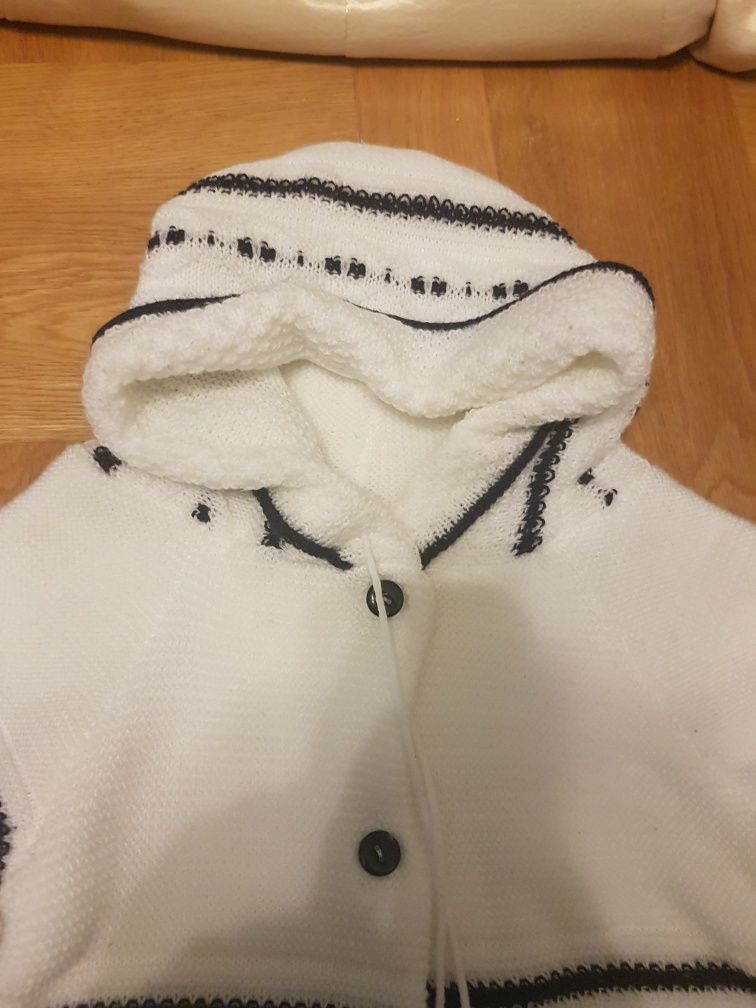Gruby sweterek na roczek