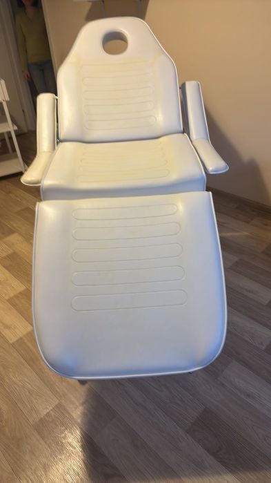 Кушетка масажна, косметологічна, педикюр