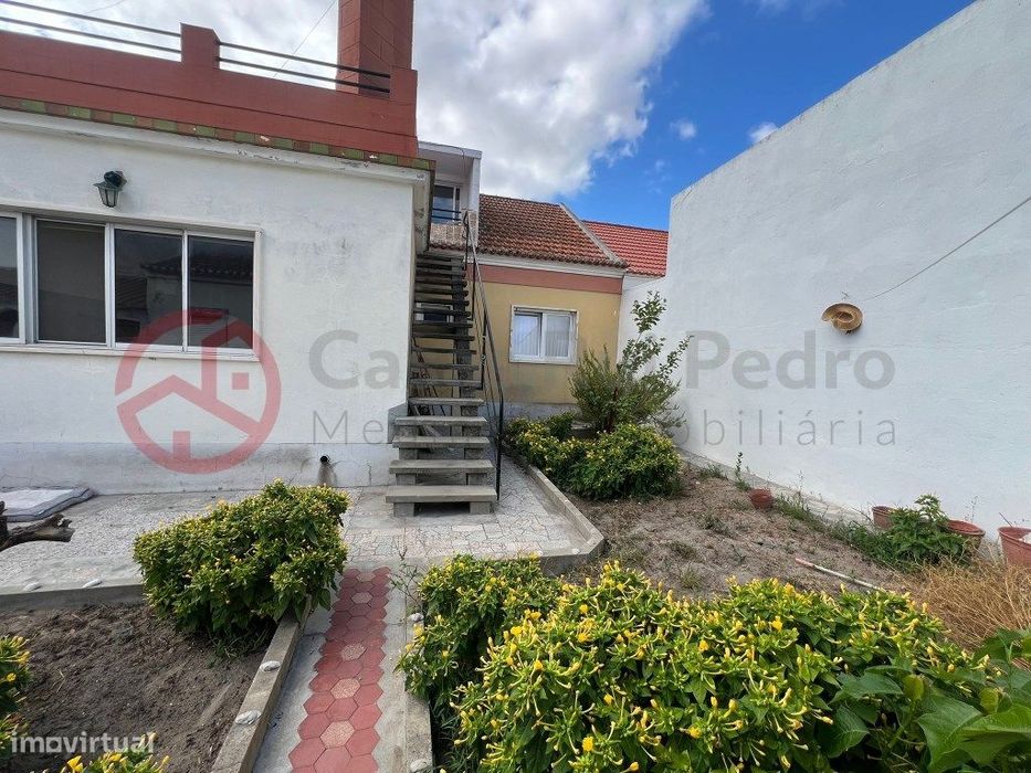 Moradia com Sótão Aproveitado, Jardim e Terraço no Montijo, Afonsoeiro