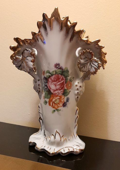 Jarra de altar em porcelana portuguesa