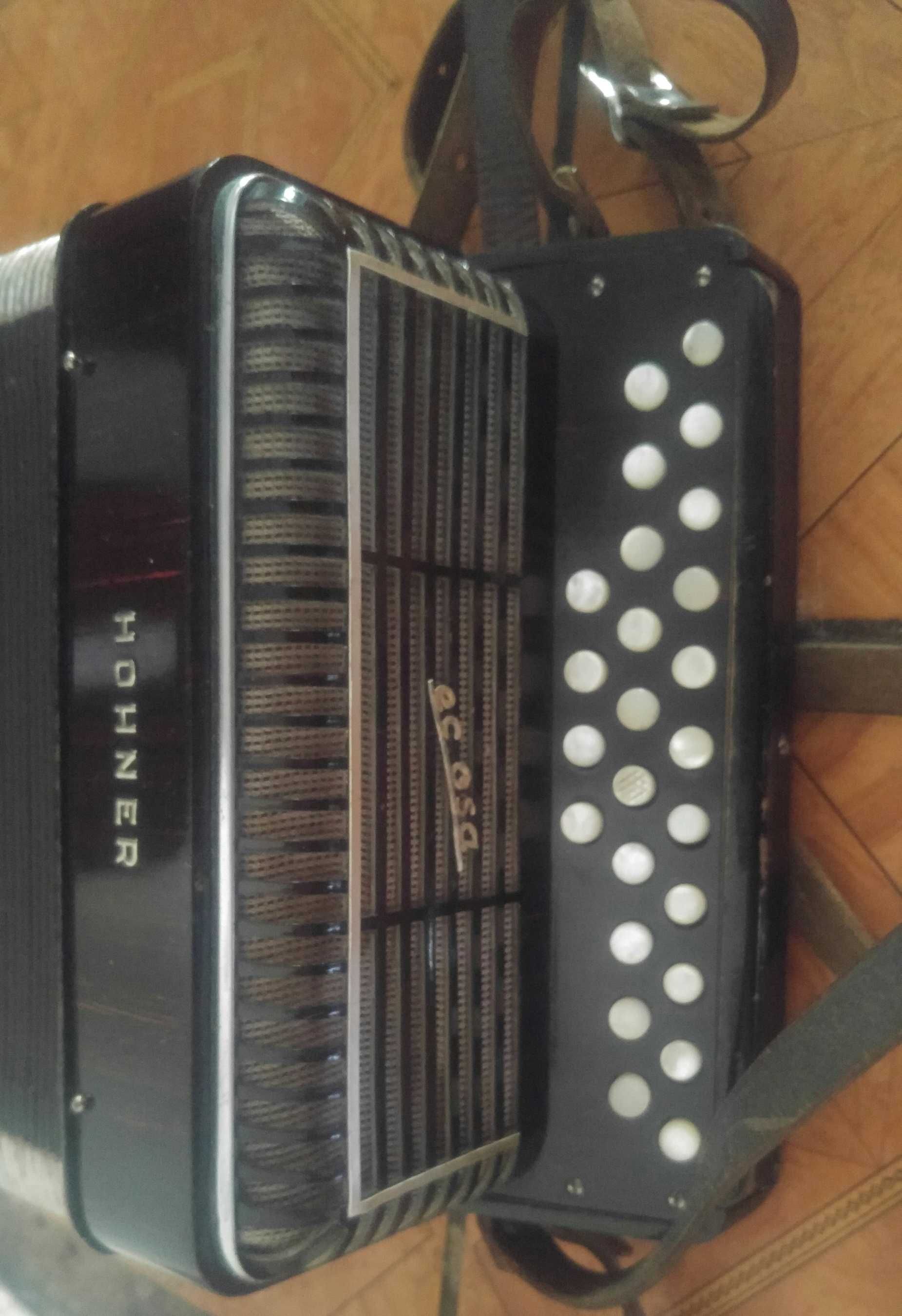 HOHNER HELIGONKA produkcji niemieckiej.