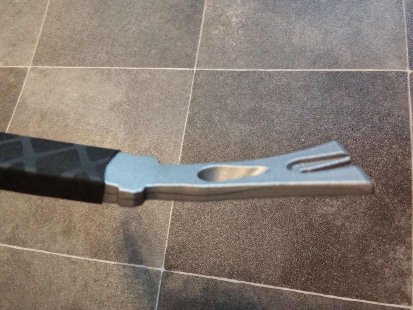 Młotek ciesielski wyburzeniowy wielofunkcyjny multitool full tang
