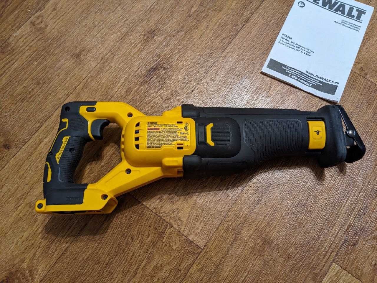 Аккумуляторная бесщеточная сабельная пила Dewalt DCS368 20V