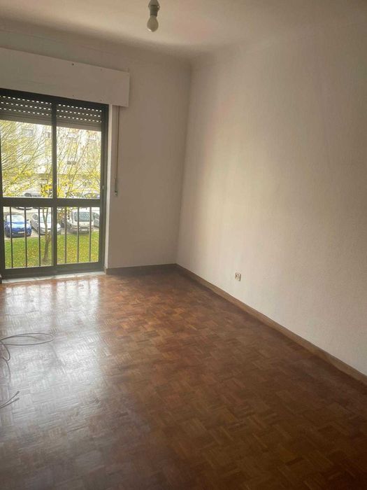 Arrenda-se apartamento 4 assoalhadas, próximo do Hospital de Setúbal