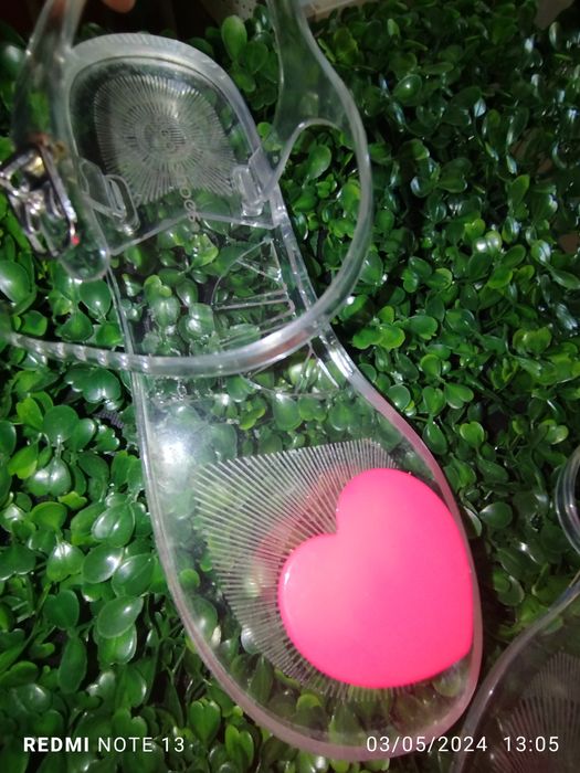 Sandálias novas  tamanho 37