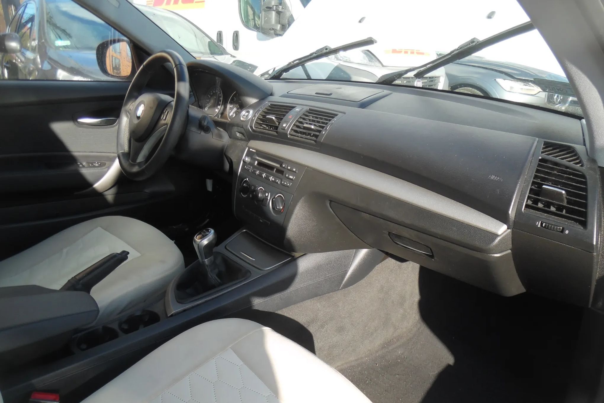 BMW Seria 1 2011r, 1.6 Benzyna, Lekko uszkodzony bok.