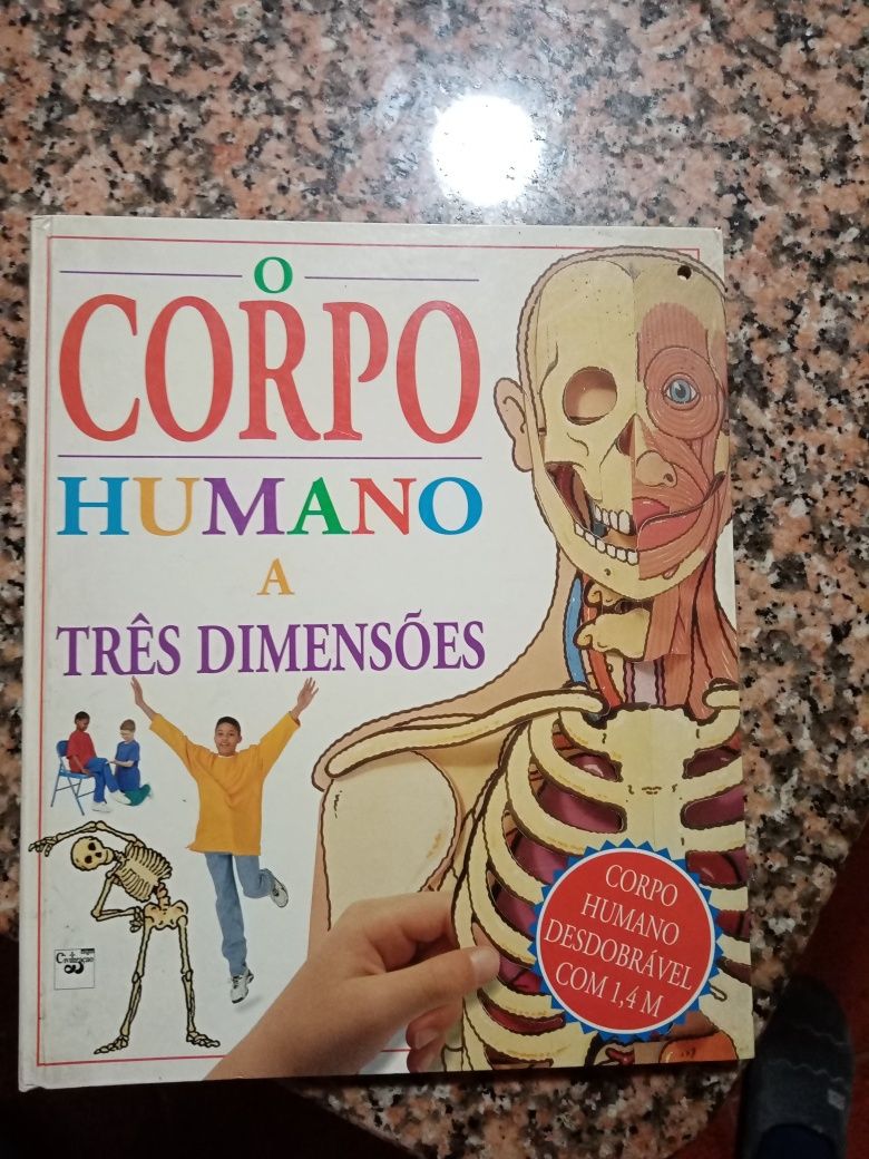 Livro "o corpo humano a três dimensões"