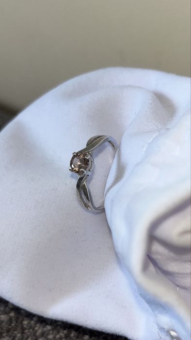 Срібна каблучка з рожевим фіанітом 16 розмір