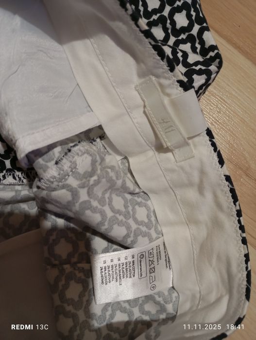 Штани 34.  HM. Футболка з рюшами