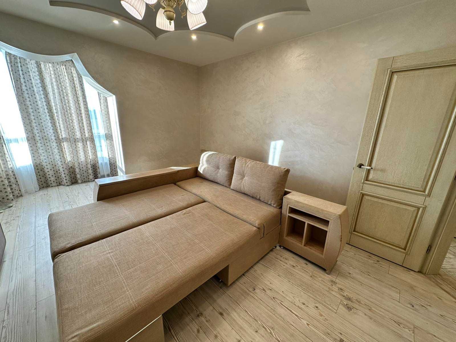 Кутовий диван з нішею