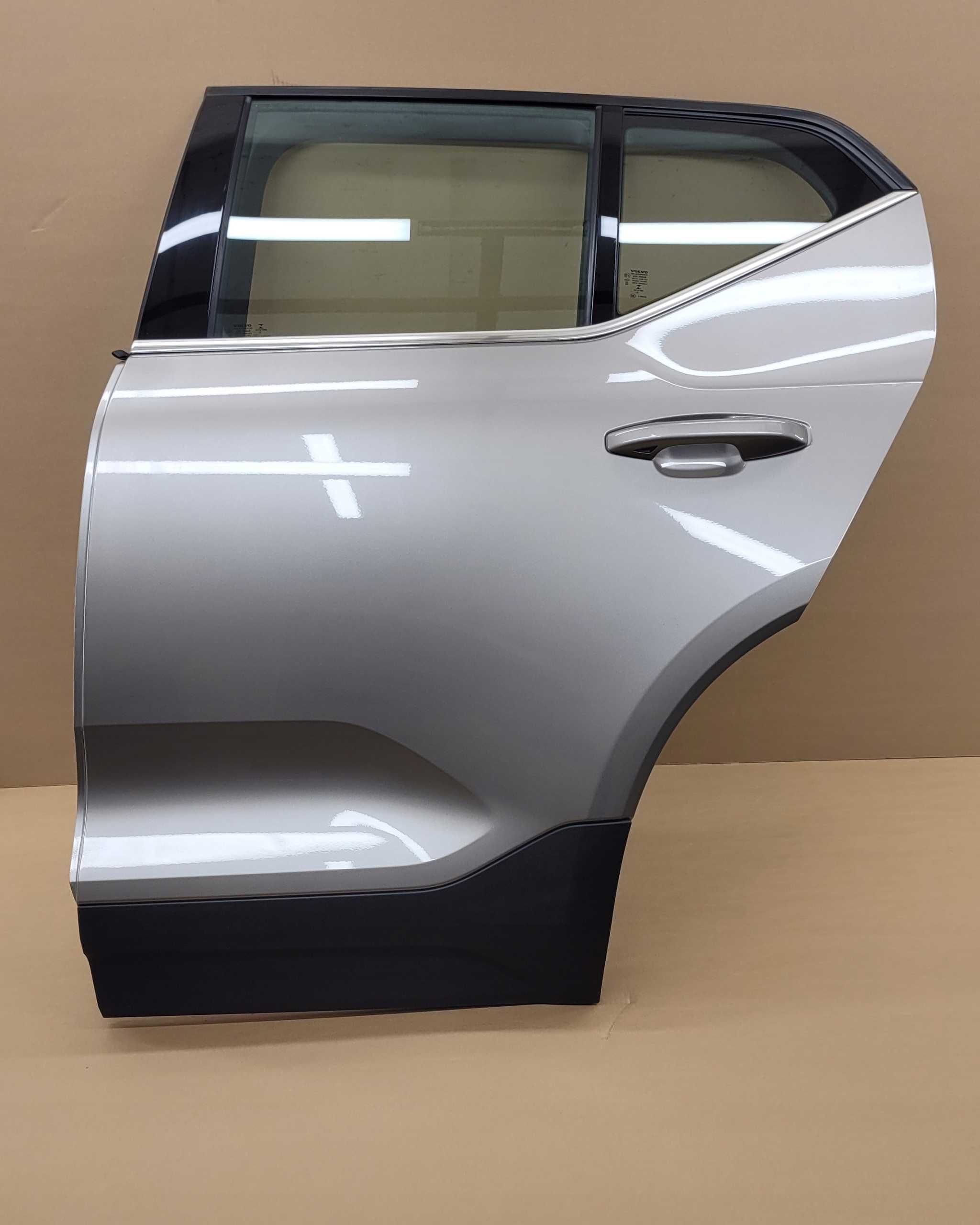 Дверь правая левая VOLVO XC40 разборка запчасти шрот