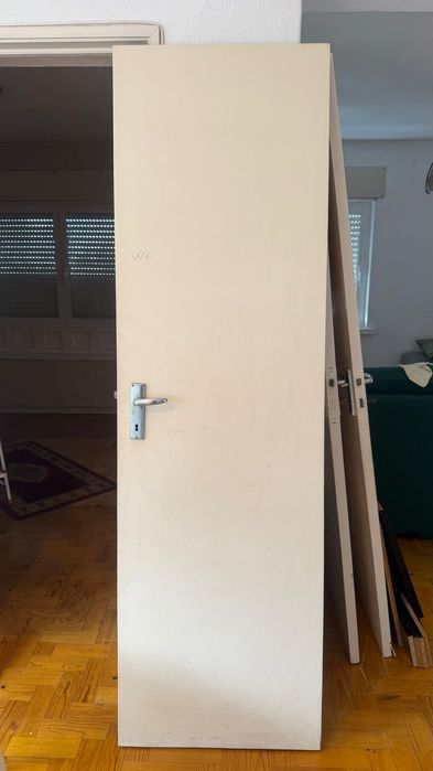 Portas em Madeira Usadas Alt-1,99  Larg-1,59.