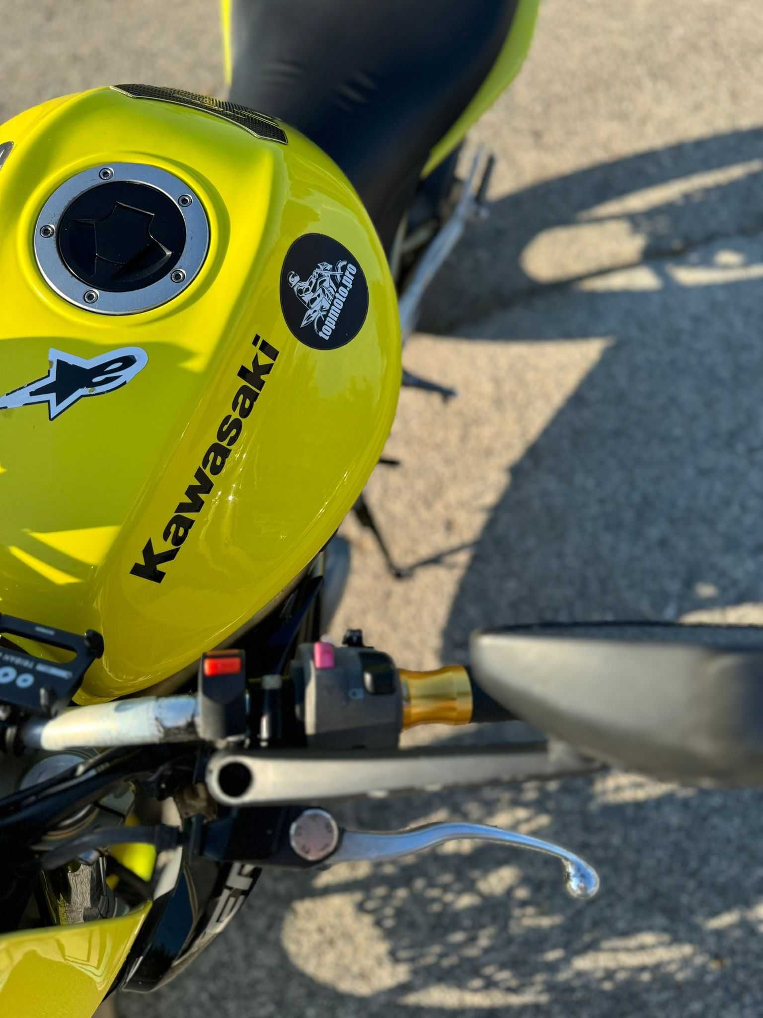 Kawasaki ER-6N revisão recente