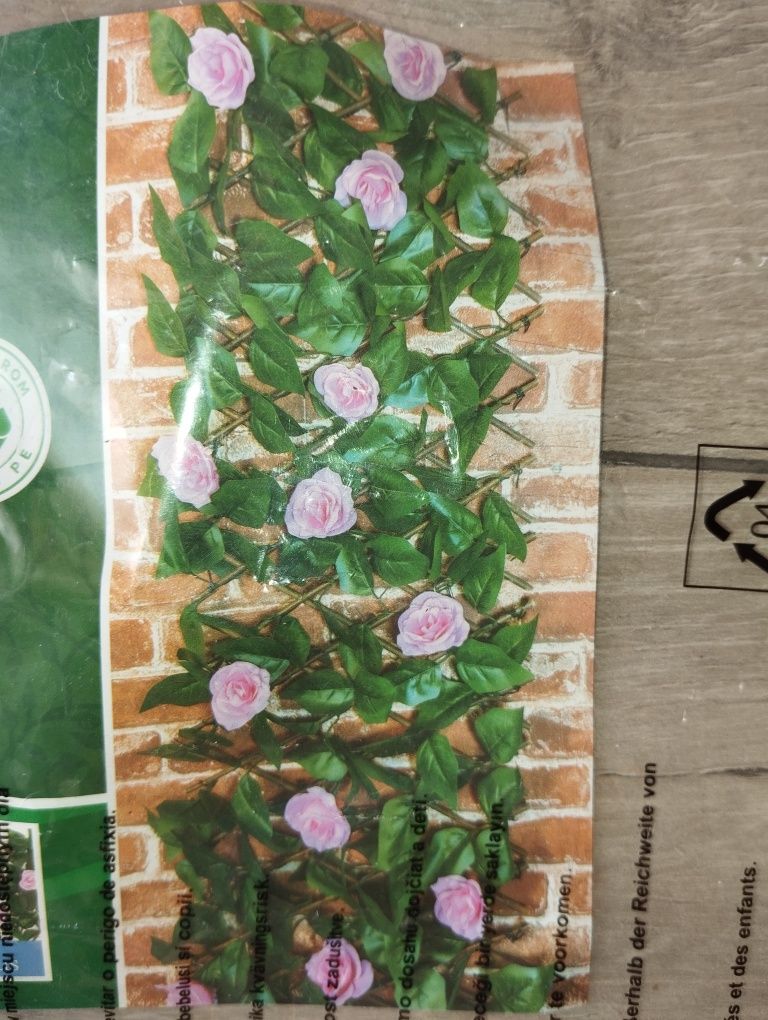 Żywopłot sztuczny bluszcz liście z kwiatami na kratce płotek pergola
