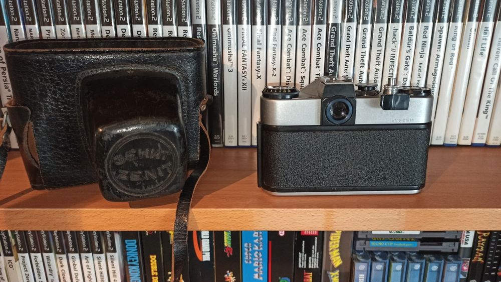 2 Máquina fotográfica antigas - Zenit et + yashica  108