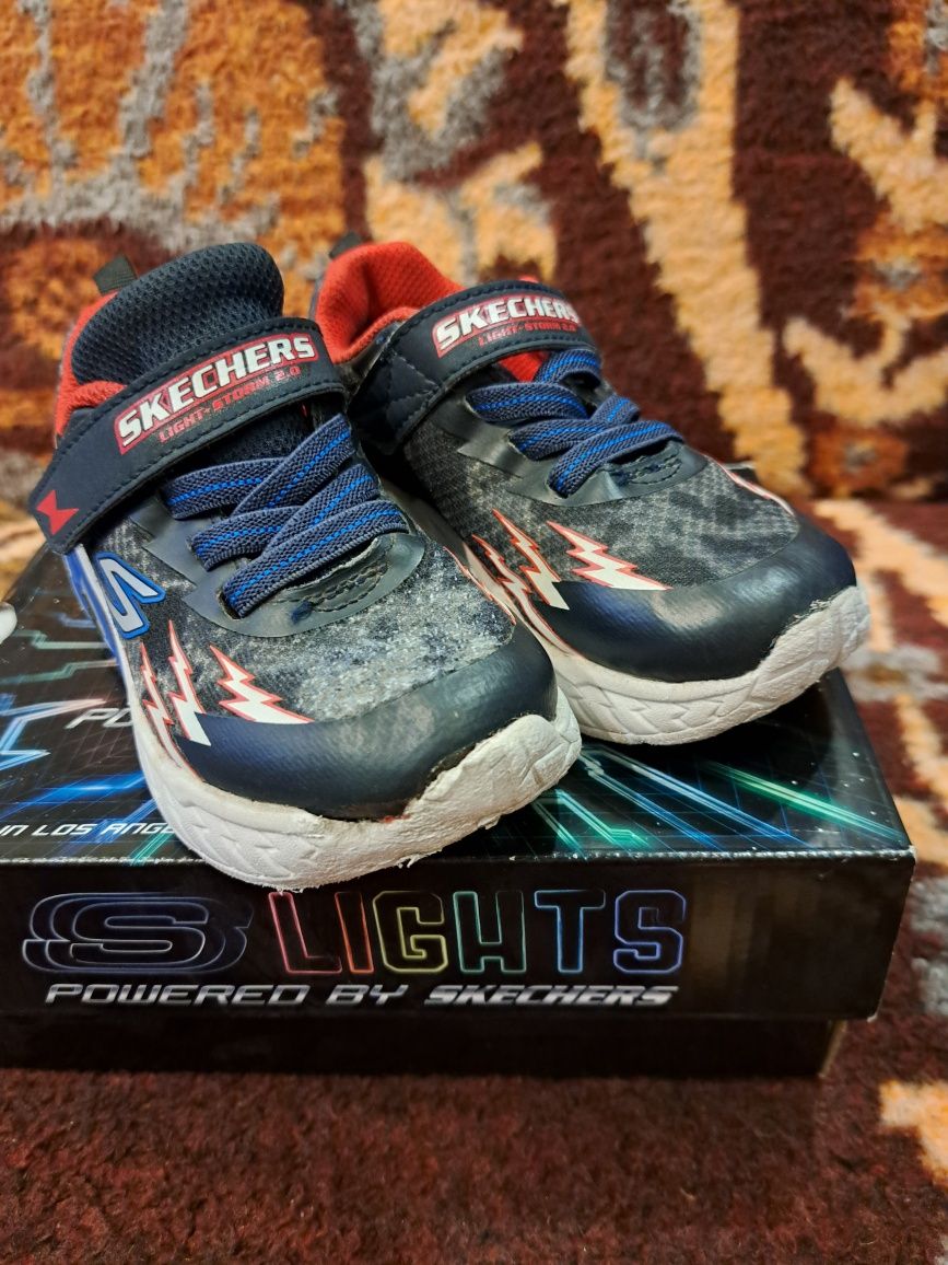 Кросівки Skechers на хлопчика. Недорого.