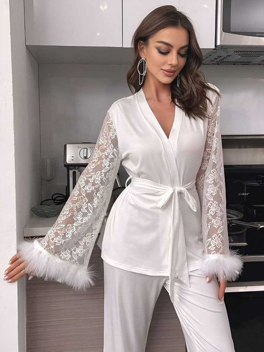 Стильний домашній костюм з мереживом. Дуже гарний
Поліестер+ віскоза.