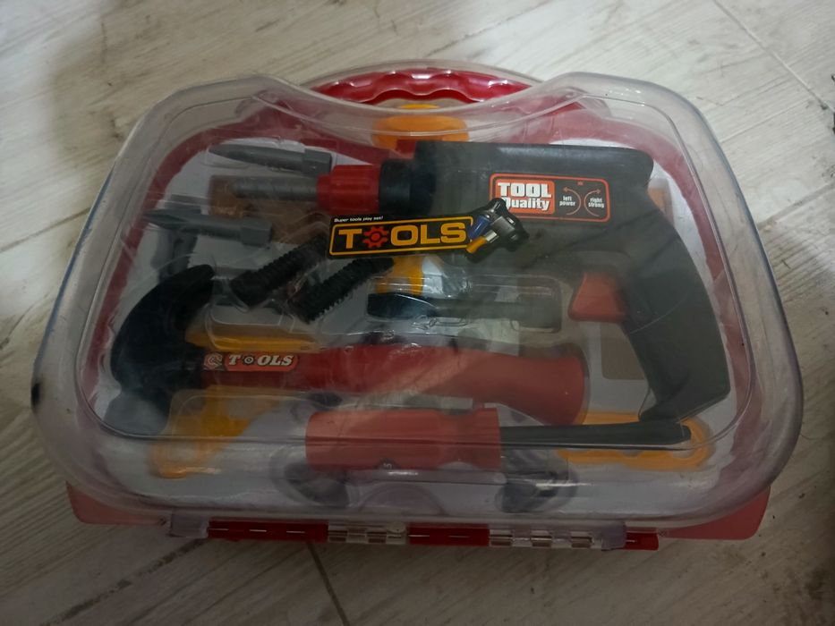 Игрушечный набор инструментов