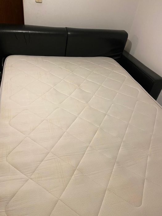 Sofá cama em pele