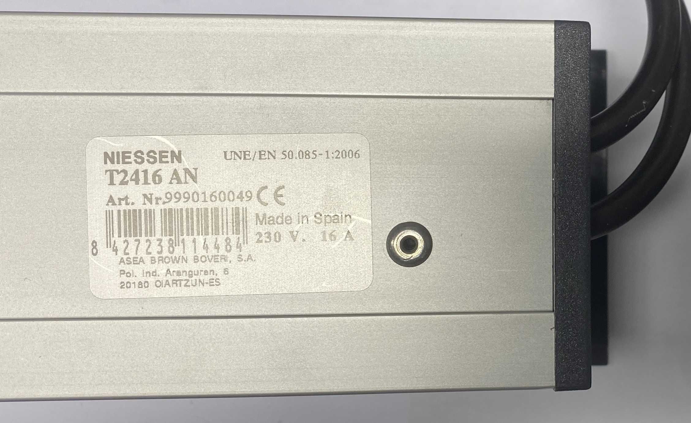 NIESSEN T2416-AN Base Emp 2+2 Schuko + 1 vacio Lat