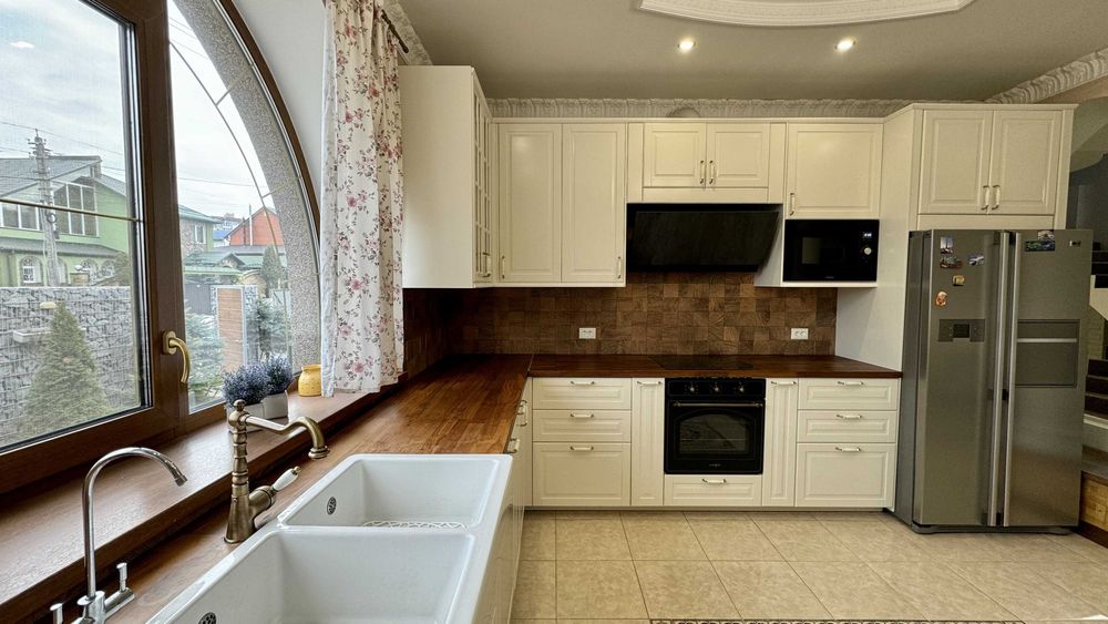 Просторий будинок з каміном! Бомбосховище. Ремонт, ландшафт.