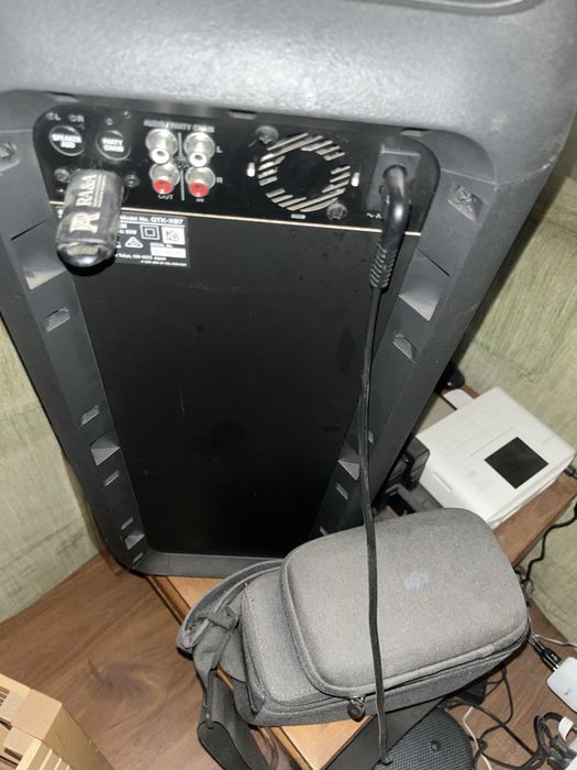 Coluna Sony GTK-XB7 com comando