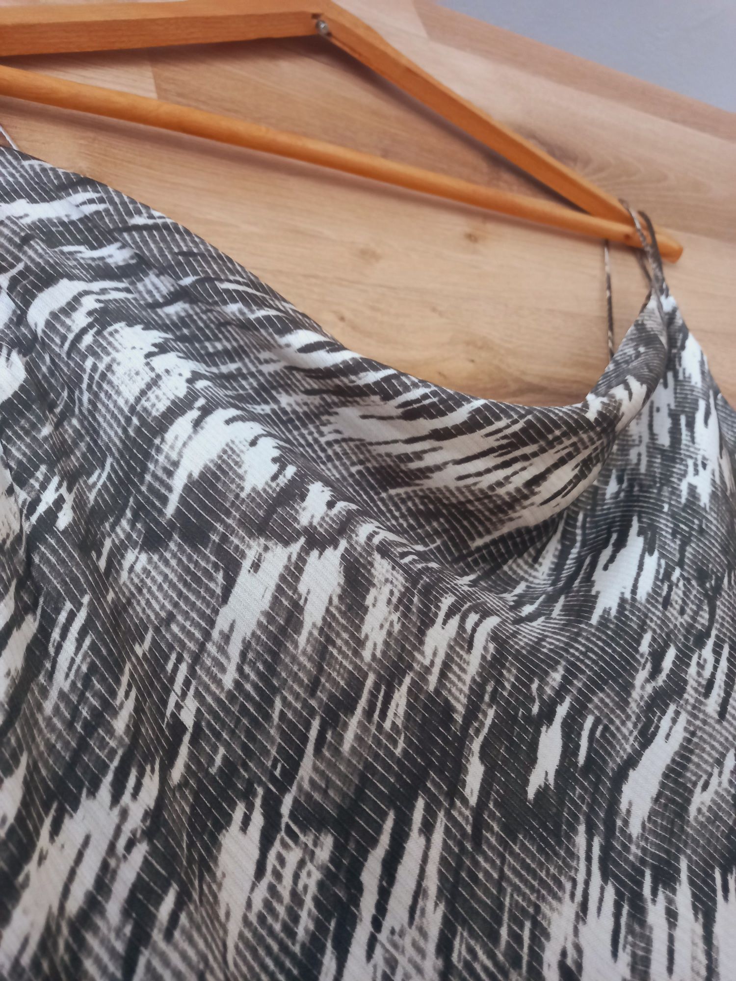 Massimo Dutti sukienka maxi długa wiskoza szara ramiączka ozdobne plec