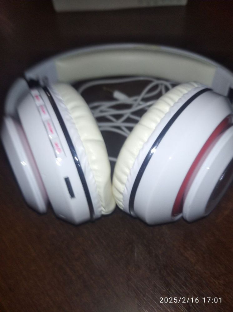 Продам наушники Beats Studio STN-13, Bluetooth, MP3 player, FM radio