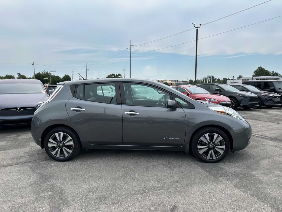 Nissan LEAF      2017