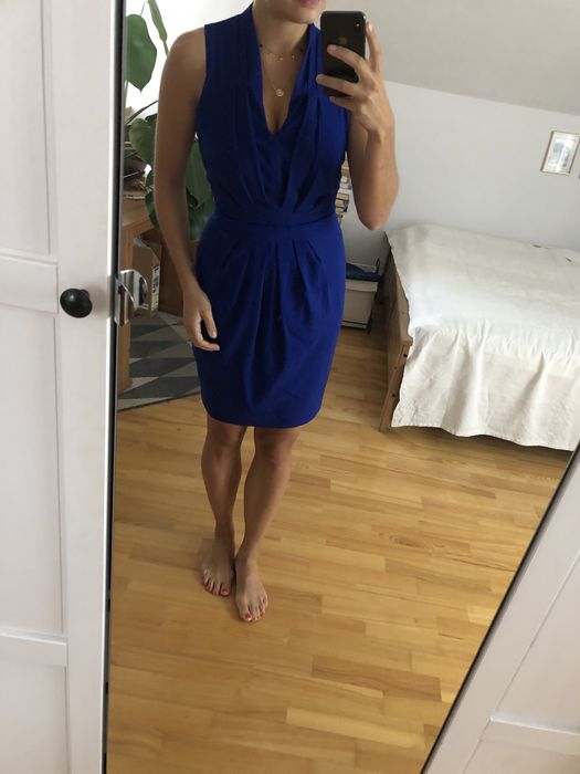 piękna, elegancka szafirowa sukienka