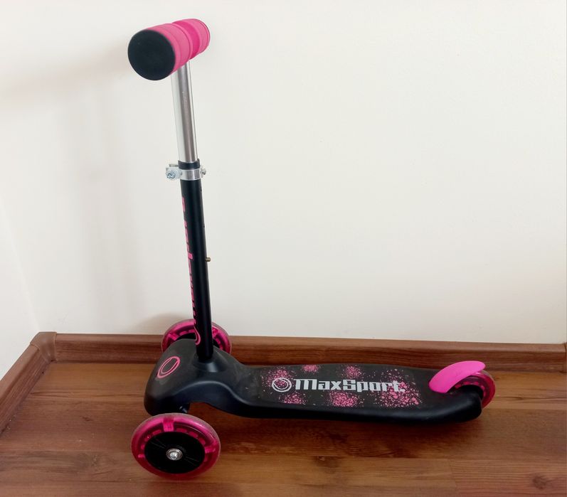 Hulajnoga trójkołowa