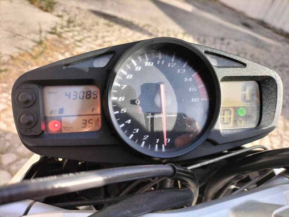 Suzuki GSR 600- Para Venda (troco por jipe)