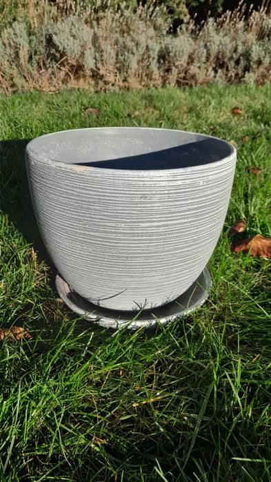 Ceramiczna donica z podstawką