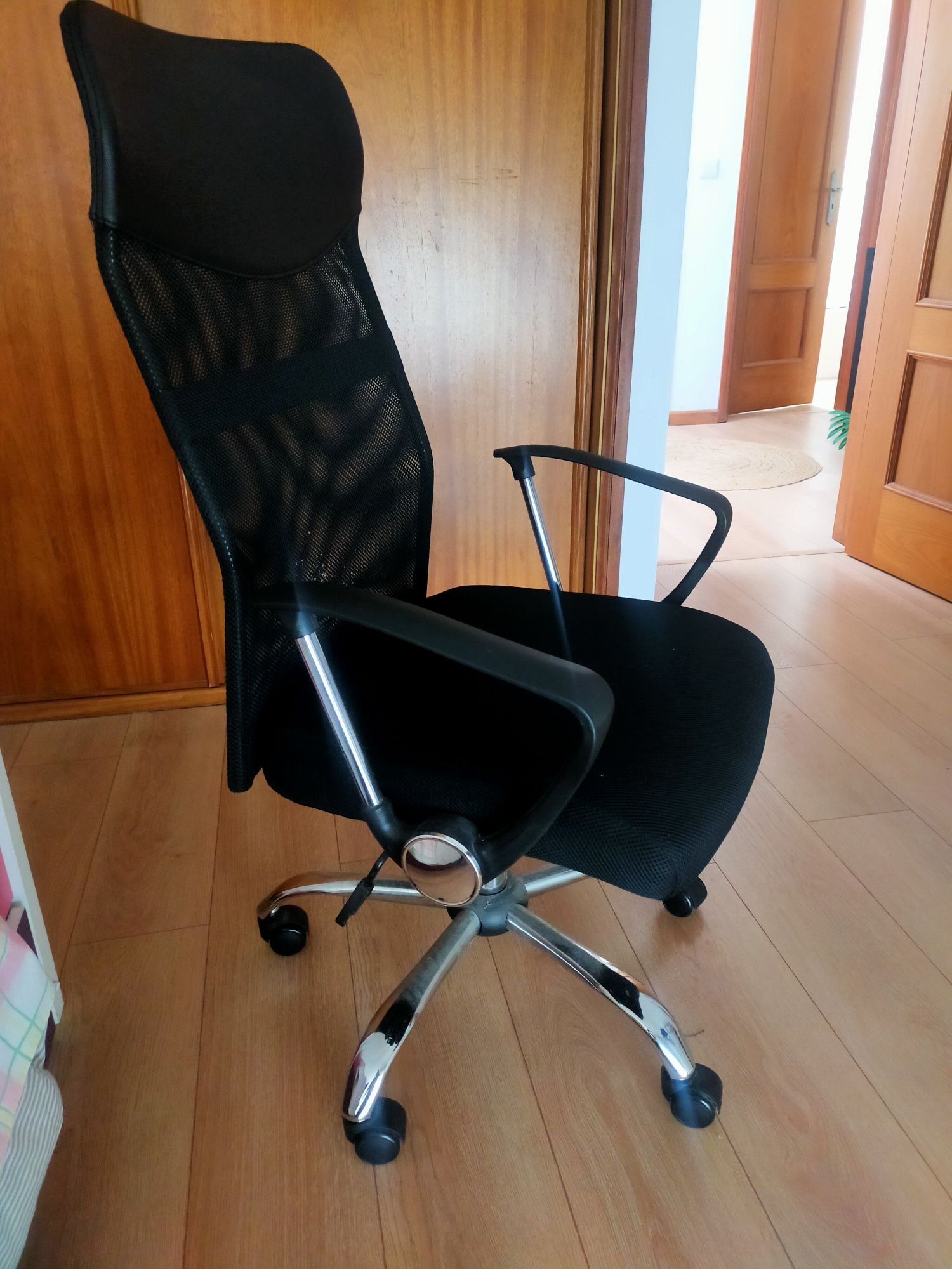 Cadeira escritório preta