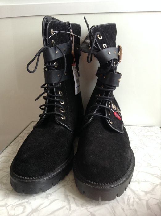 Черные кожаные ботинки сапоги с вышивкой stradivarius 37