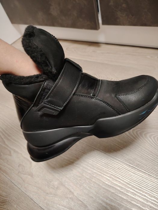 Кросівки зимові 40  розмір