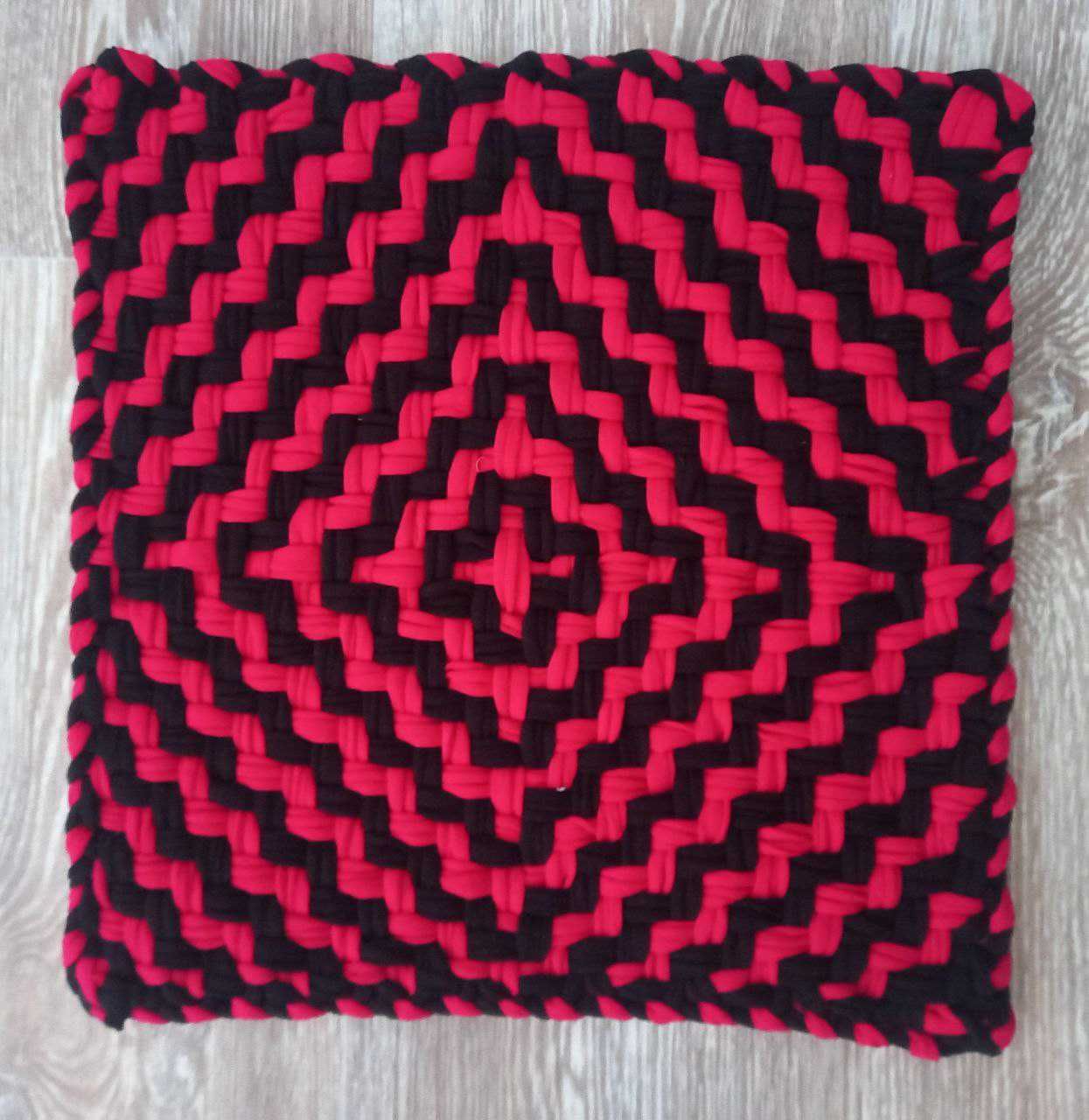 плетений килимок для табурету та інтер'єру