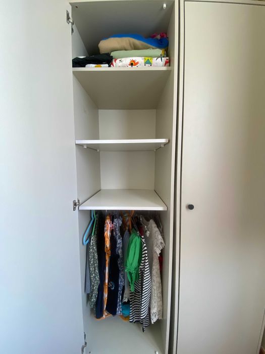 2 Roupeiros e 1 Cómoda c/3 gavetas